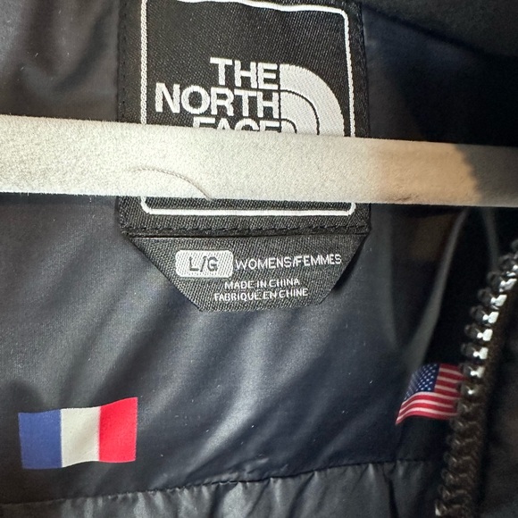 Retro North Face Nuptse Vest Tonal Flag Print - Picture 4 of 10